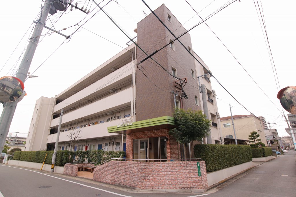 古賀ビル エントランスアプローチ