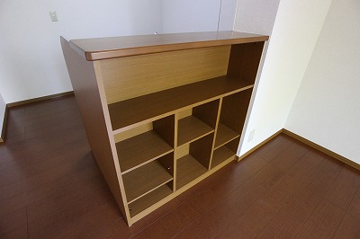 サンシャイン カウンター部分は収納棚になっています。
