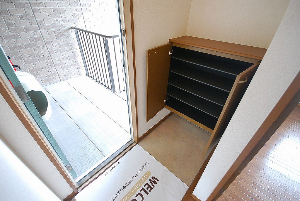 エクセル 玄関　※別号室参考写真