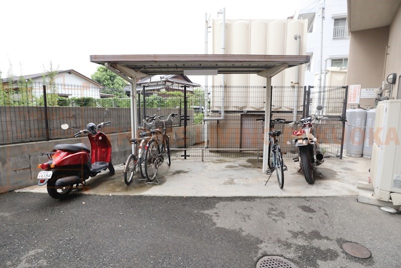 エース弐番館 駐輪場