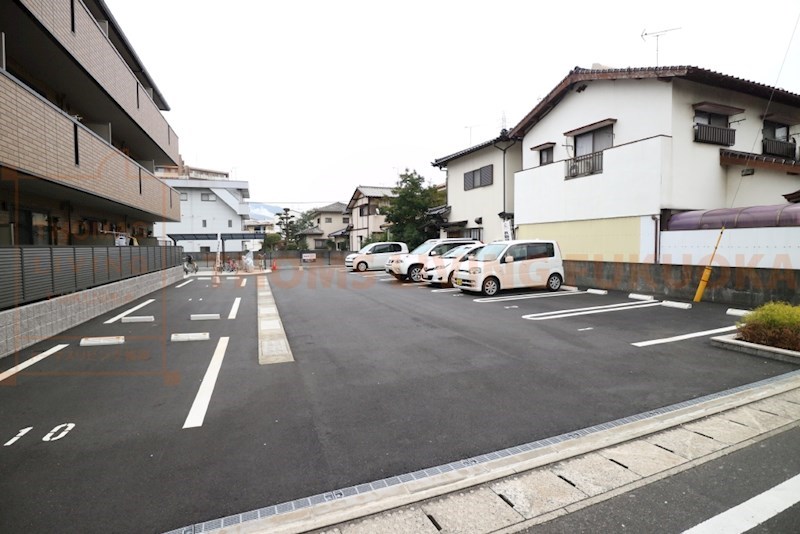 クレールコート 駐車場