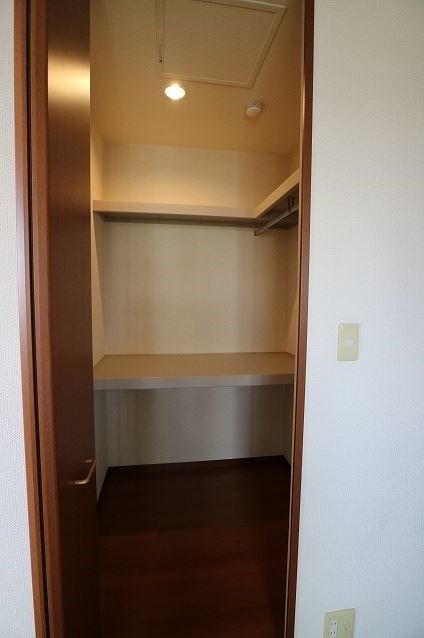 シャーメゾン那珂 収納です。