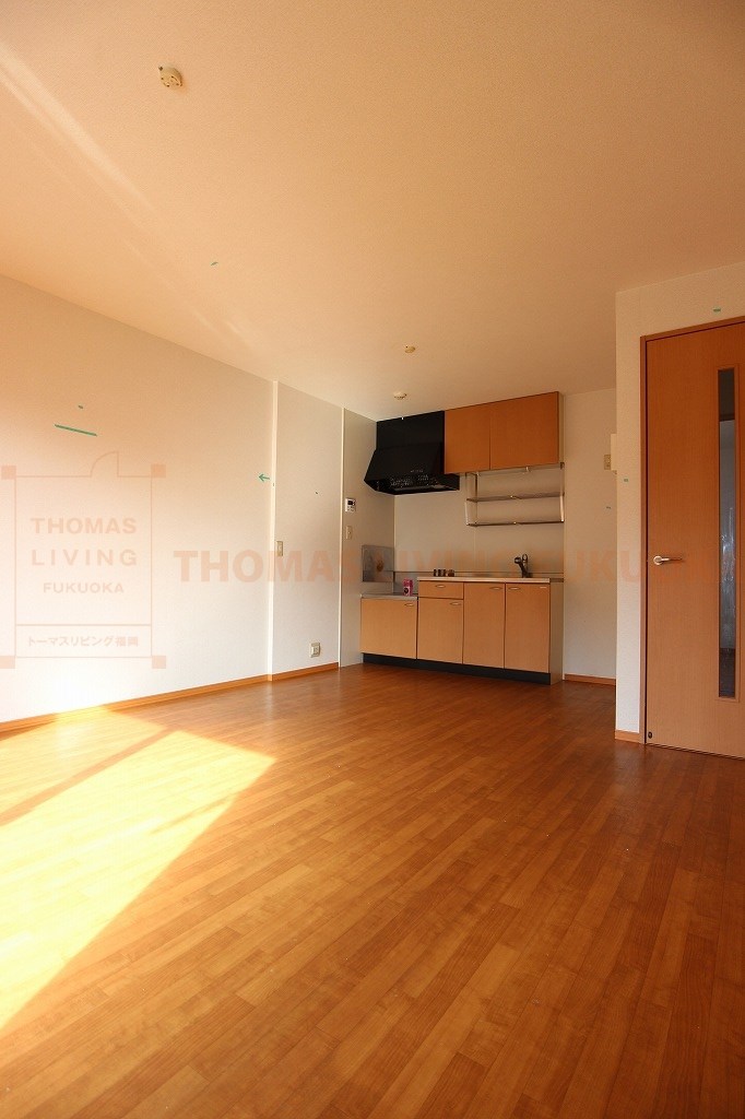 イストワールファミリアA棟 ダイニングテーブルやソファも置いていただけます。