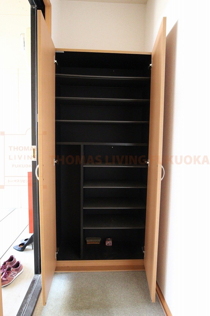 イストワールファミリアA棟 トールタイプのシューズボックスで靴をたくさん収納できます。