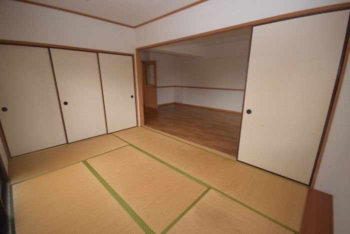 サンプレイズ春日 収納