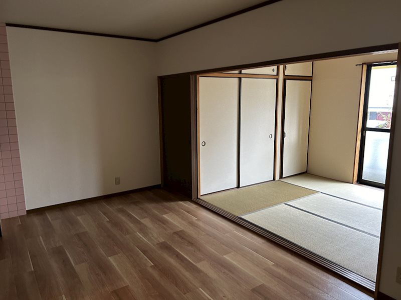 サンライズ春日 室内