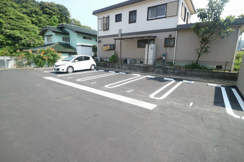 ベラルーチェ南ヶ丘 駐車場