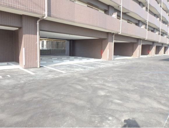 レブリアント板付(旧スタンドリバー板付) 駐車場