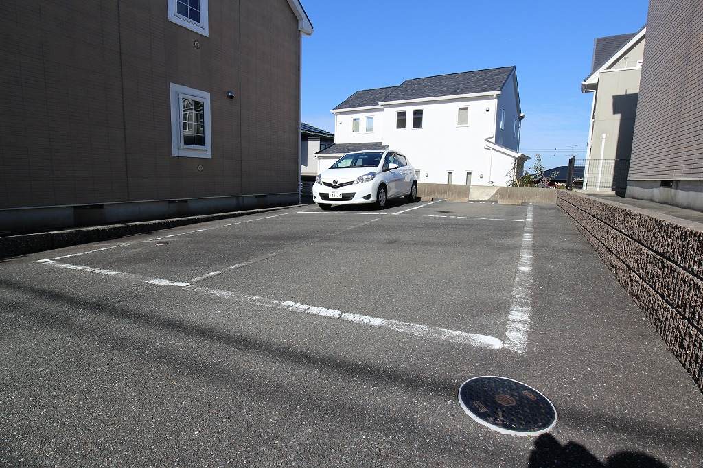 アンソレイエ南山手 D棟 駐車場