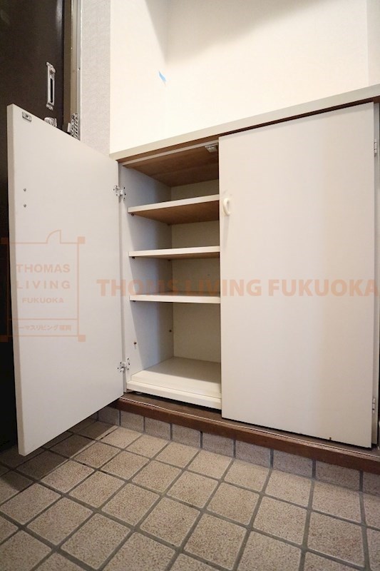 ロイヤルハイツ泉 シューズBOX　※別号室参考写真