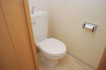 プレスタイル博多EAST トイレです※別号室の参考写真になります。