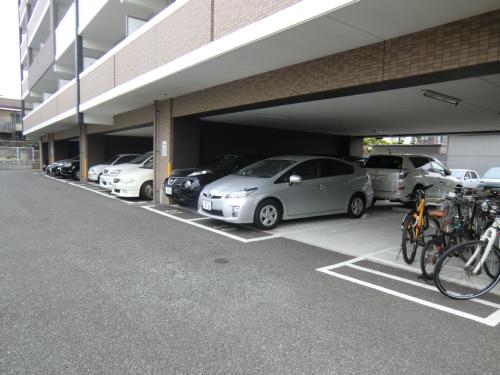 プレスタイル博多EAST 駐車場