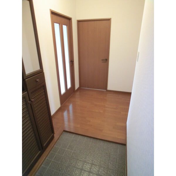エクセレント大和 玄関　※別号室参考写真