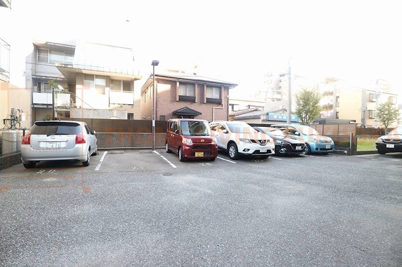 クレアールガーデンズ春日原駅南 駐車場