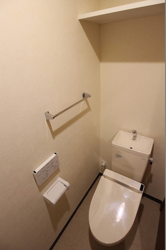 ADONIS COURT 参考写真です。