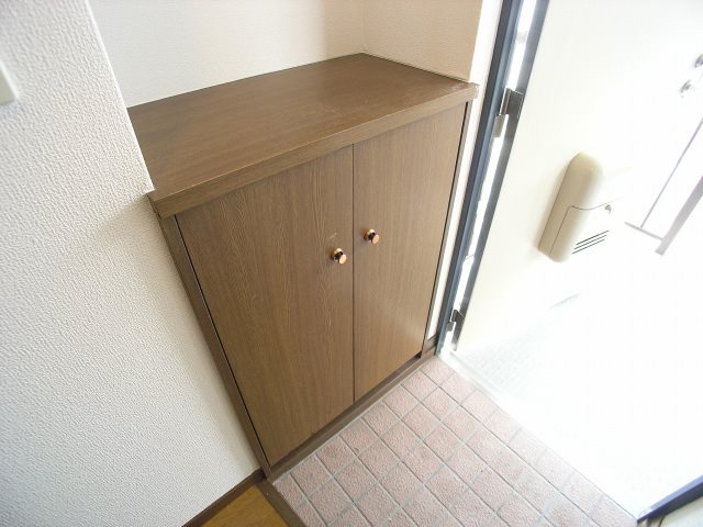 シャトル森山 玄関