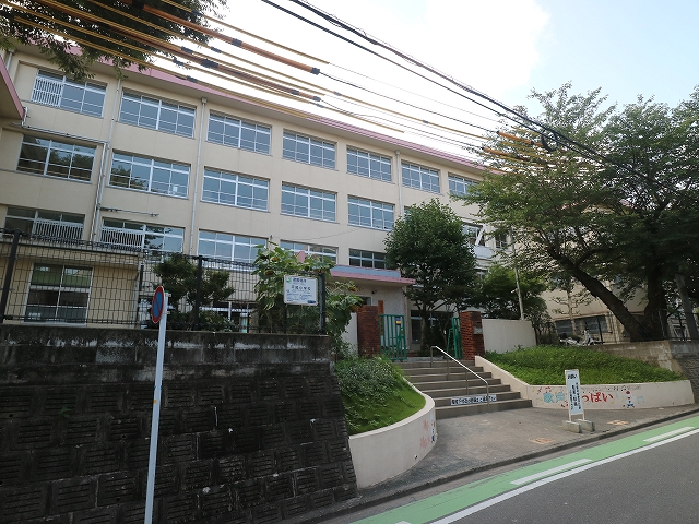 レフィナード南山荘 福岡市立平尾小学校
