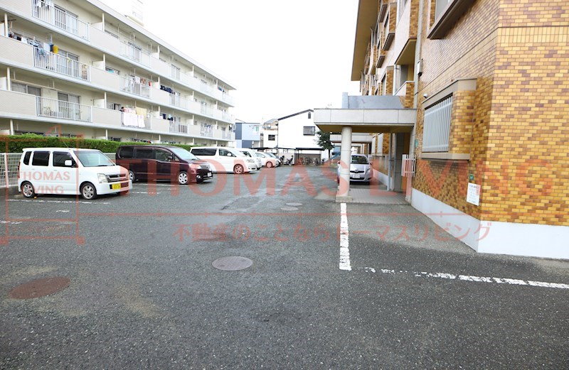 シティライフ三苫 敷地内に駐車場がございます。