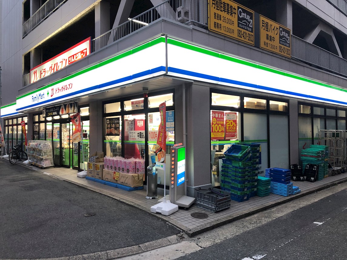 MODERN　PALAZZO天神北Ⅱ ﾌｧﾐﾘｰﾏｰﾄﾄﾞﾗｯｸﾞｲﾚﾌﾞﾝ 神屋町店