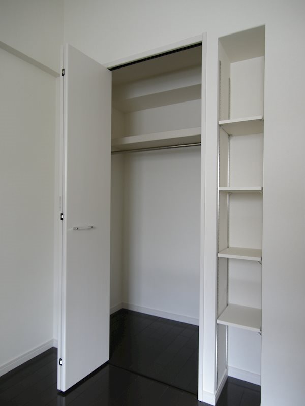 ニューガイア空港通り 収納