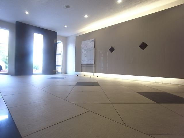 ニューガイア空港通り エントランス