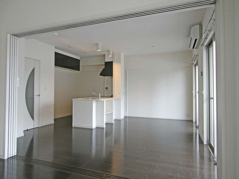 ニューガイア空港通り ※別号室の写真です。