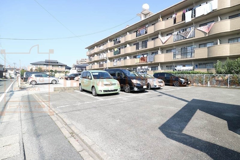 ロイヤルハイツ泉 駐車場