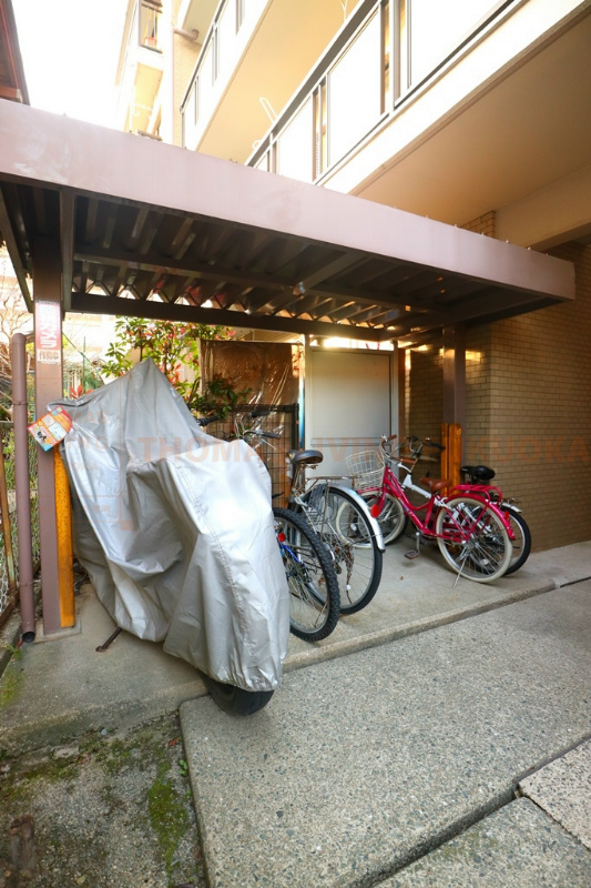 オークス春日原駅前 駐輪場