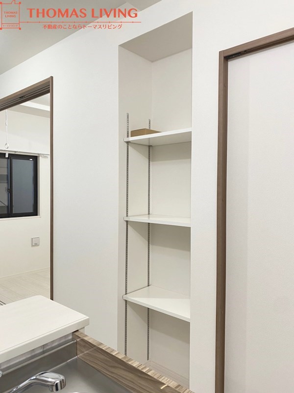 THE SQUARE Urban Residence キッチン横の壁面棚※参考写真になります。