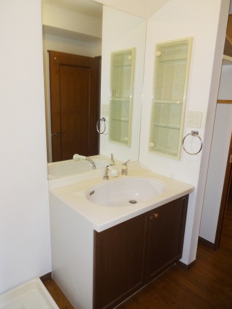 ベルヴィ香椎壱番館 洗面化粧台※別号室の参考写真になります。