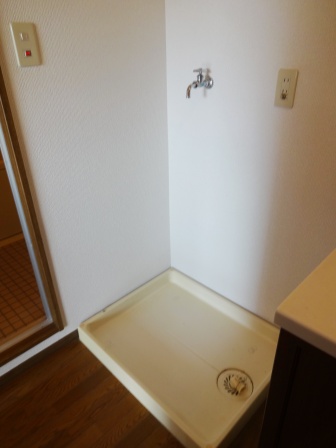 ベルヴィ香椎壱番館 洗濯機置き場※別号室の参考写真になります。