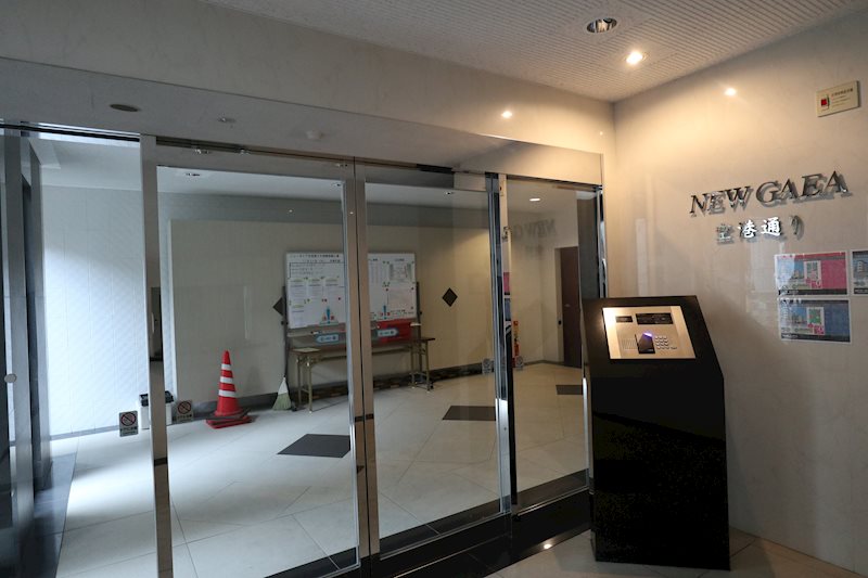 ニューガイア空港通り エントランス