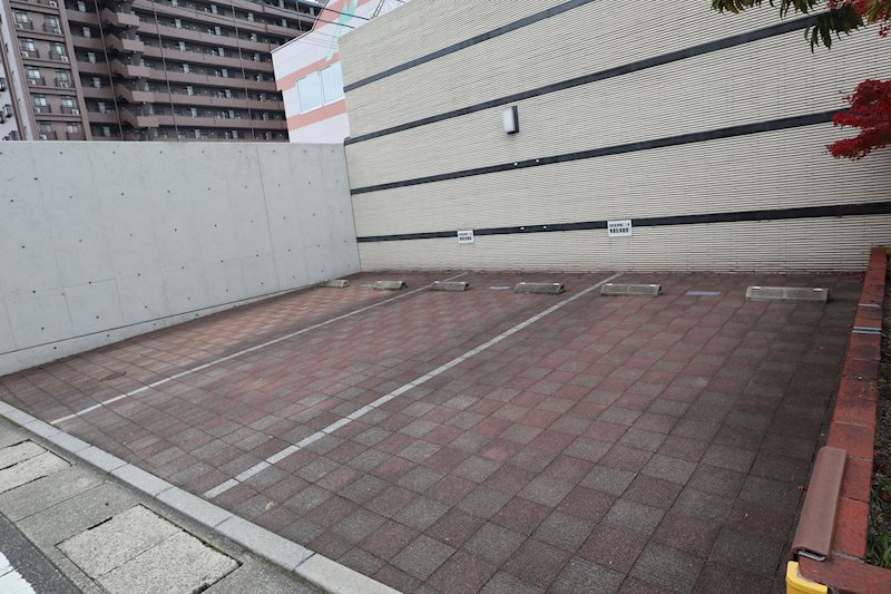 ニューガイア空港通り 駐車場