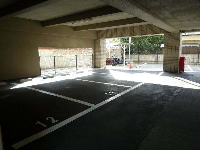 アクシオン城南 駐車場