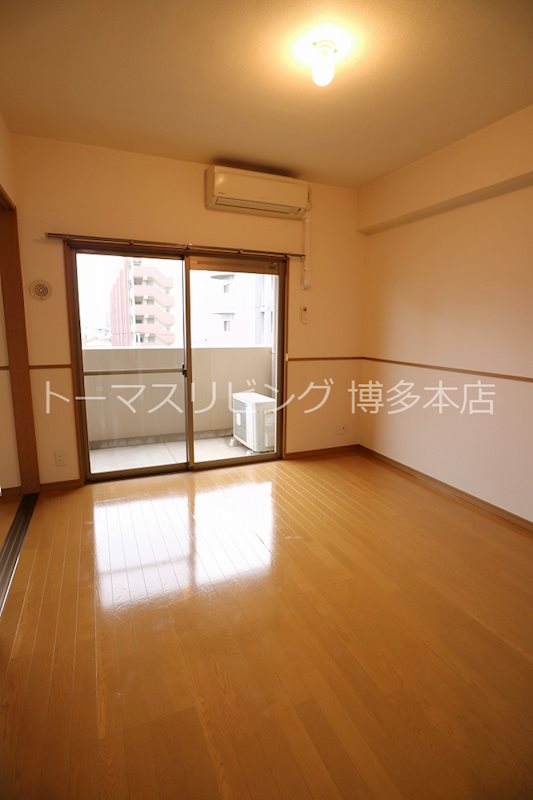 カマラード吉塚 ※別号室の参考写真になります。