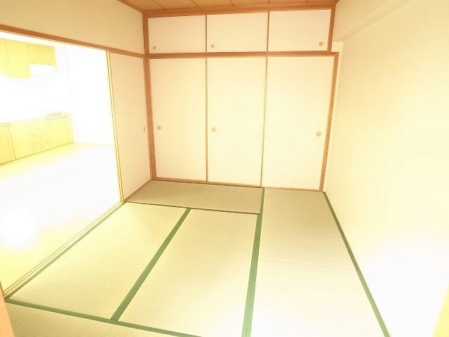 ロワールマンション青葉WEST ※別号室の参考写真です