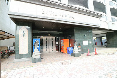 ロイヤル天神東 エントランスです