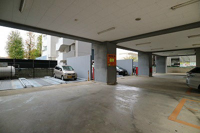 ロイヤル天神東 駐車場です