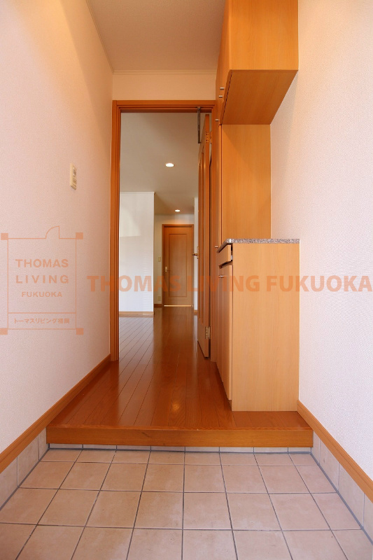 フレールⅢ号館 大きなシューズボックスがあります。