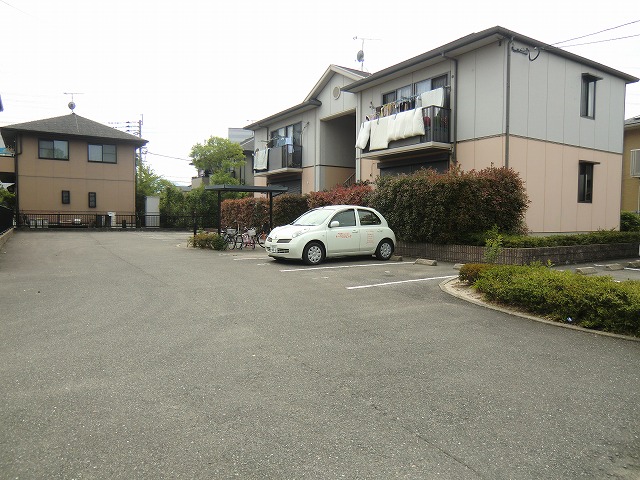 リベルテ筑紫野 敷地内駐車場も広いのでお車が停めやすい