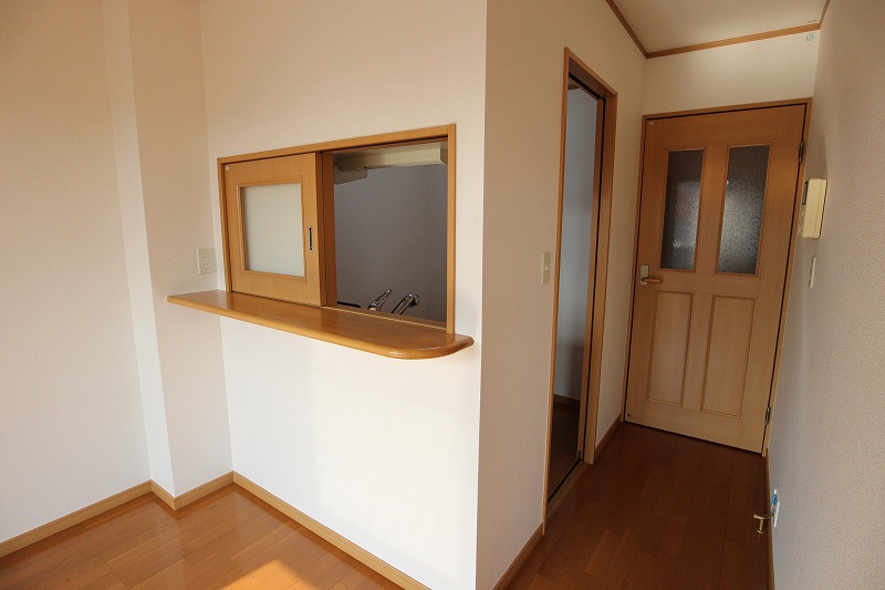 ブリッジハウスⅡ お部屋に煙などが行かないようキッチンは全部扉付き。