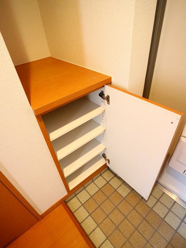 プレステージ赤間 オートロック付マンション。