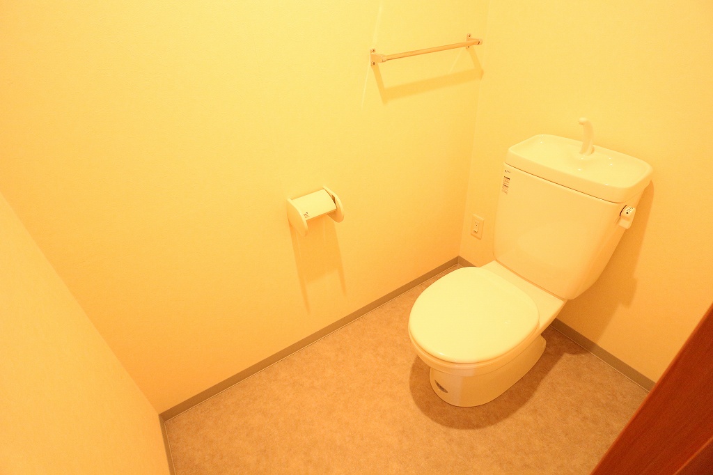 アークハイツ 広めのトイレです。