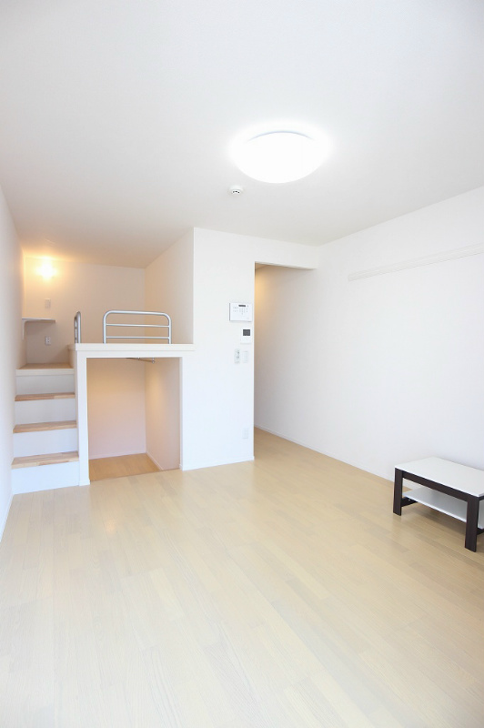 ミランダフロレゾン花見の里 明るめの内装のお部屋です。