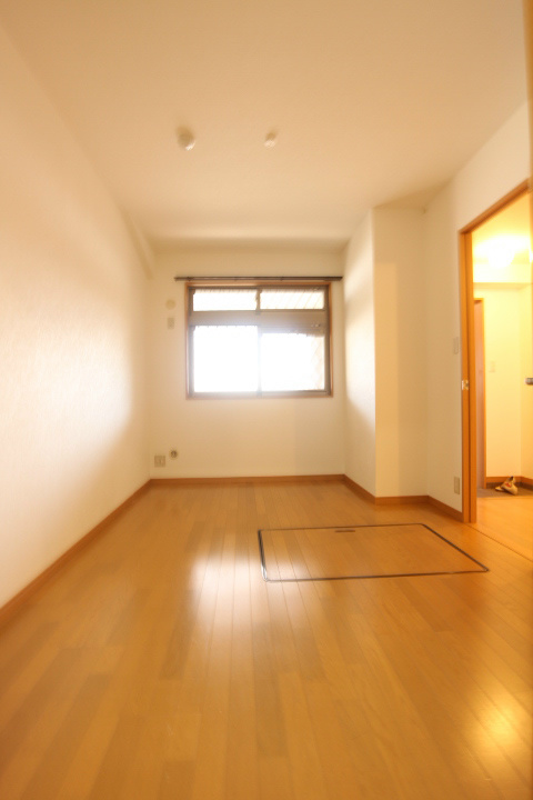 ルネス都府楼 リビング　※別号室参考写真