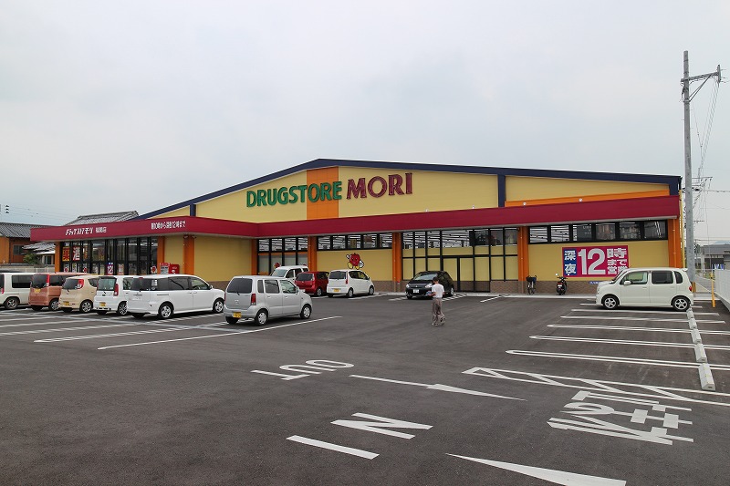 ラルース福津 ﾄﾞﾗｯｸﾞｽﾄｱﾓﾘ 福間店