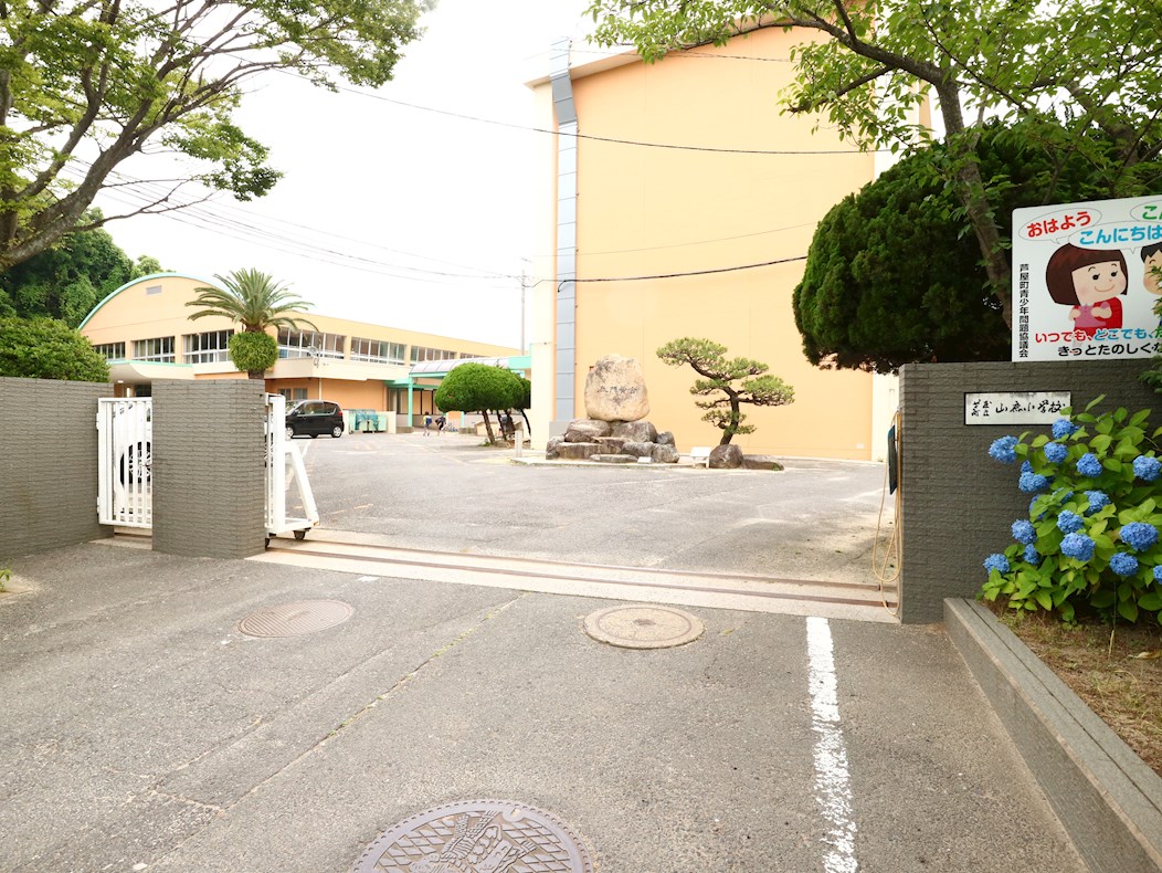 ヴェルエポック芦屋  芦屋町立山鹿小学校