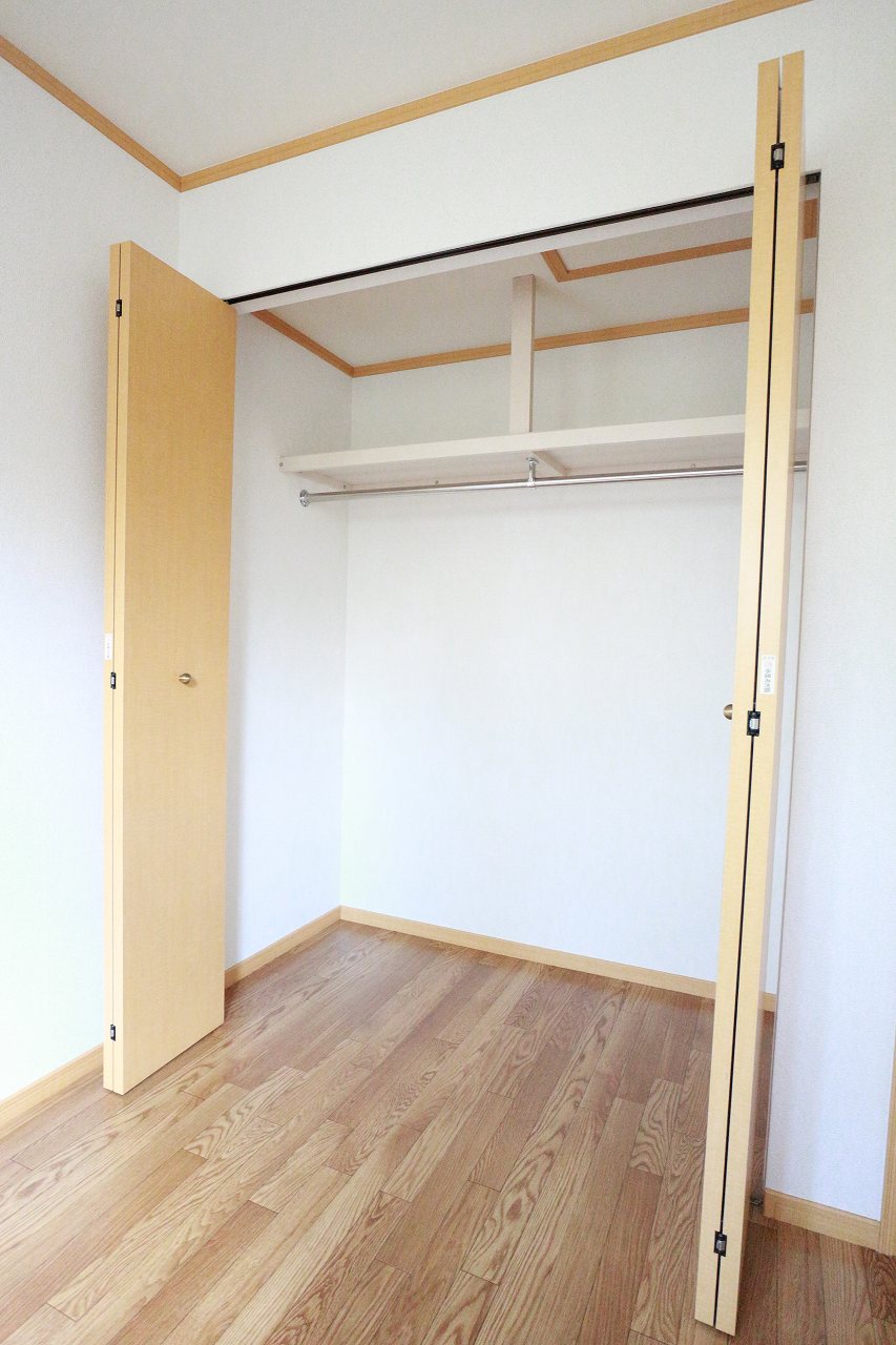 アルカンシェル宮前　A棟 クローゼットにはたくさん洋服が収納出来ます