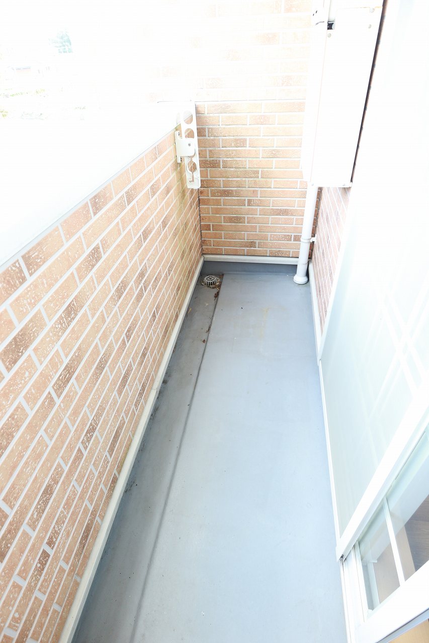 アルカンシェル宮前　A棟 広めのバルコニーには洗濯物がたくさん干せます