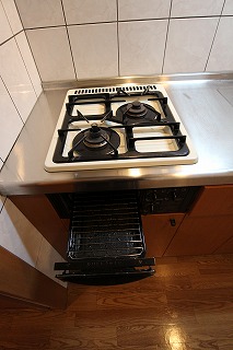 福岡県宗像市原町 ２口ガスコンログリル付きです。